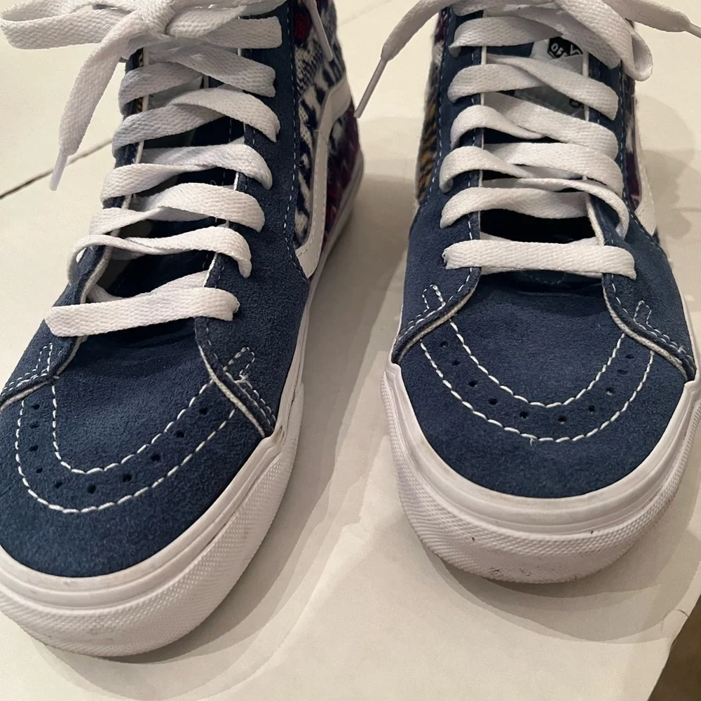 VANS Sk8-Hi UNISEX BLUE/COLORFUL CANVAS SHOE.   MENS 3-1/2. WOMEN SIZE 5